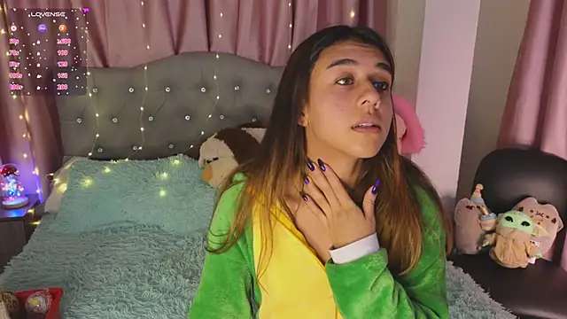 Snapshot of Emiily_Scott1 chatting on January 24, 12:09 am Emiily Scott1 online show from January 24, 12:09 am