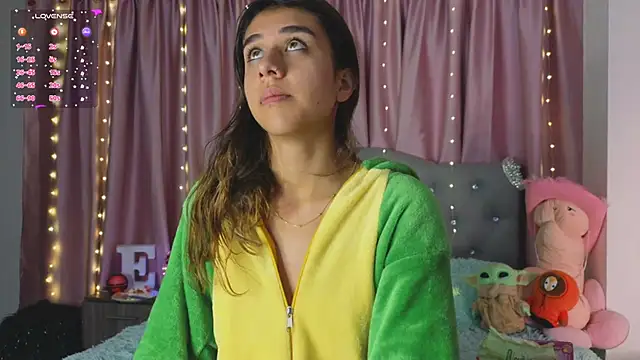 Snapshot of Emiily_Scott1 chatting on January 25, 11:23 am Emiily Scott1 online show from January 25, 11:23 am