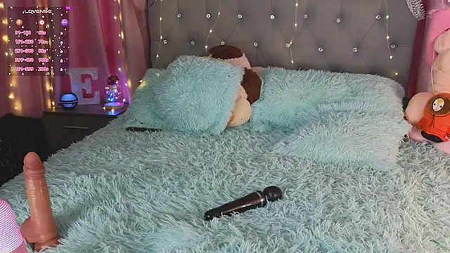 Snapshot of Emiily_Scott1 chatting on January 25, 2:25 pm Emiily Scott1 online show from January 25, 2:25 pm