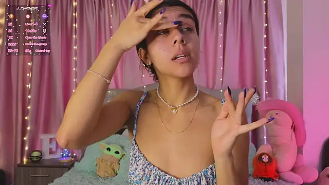 Snapshot of Emiily_Scott1 chatting on January 28, 1:59 pm Emiily Scott1 online show from January 28, 1:59 pm