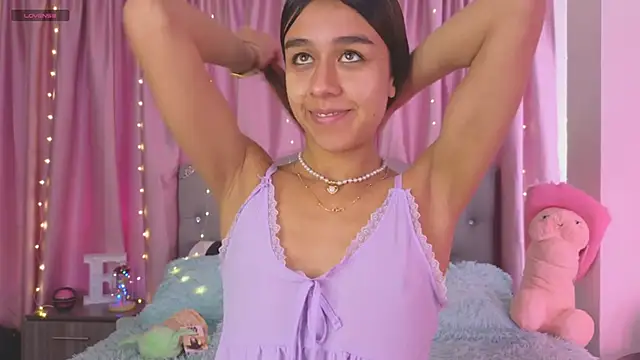 Snapshot of Emiily_Scott1 chatting on February 3, 2:02 pm Emiily Scott1 online show from February 3, 2:02 pm