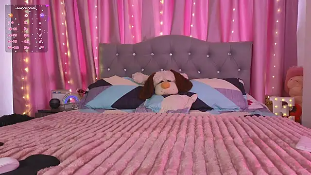 Snapshot of Emiily_Scott1 chatting on March 10, 1:32 pm Emiily Scott1 online show from March 10, 1:32 pm