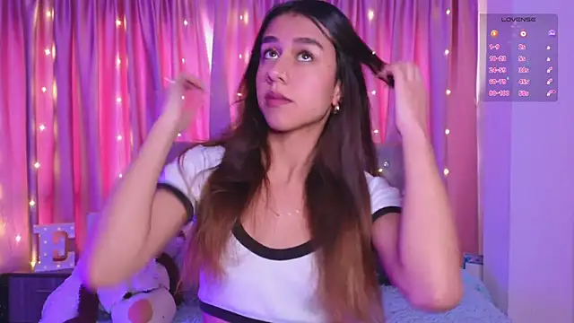 Snapshot of Emiily_Scott1 chatting on September 10, 8:53 pm Emiily Scott1 online show from September 10, 8:53 pm