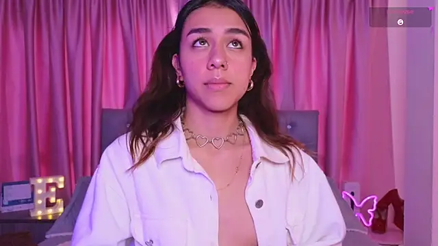 Snapshot of Emiily_Scott1 chatting on November 7, 2:39 pm Emiily Scott1 online show from November 7, 2:39 pm