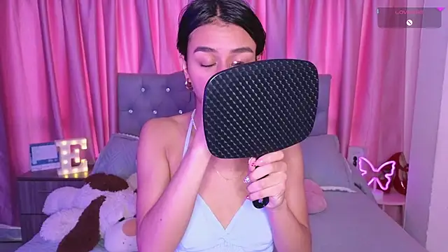 Snapshot of Emiily_Scott1 chatting on November 8, 2:28 pm Emiily Scott1 online show from November 8, 2:28 pm