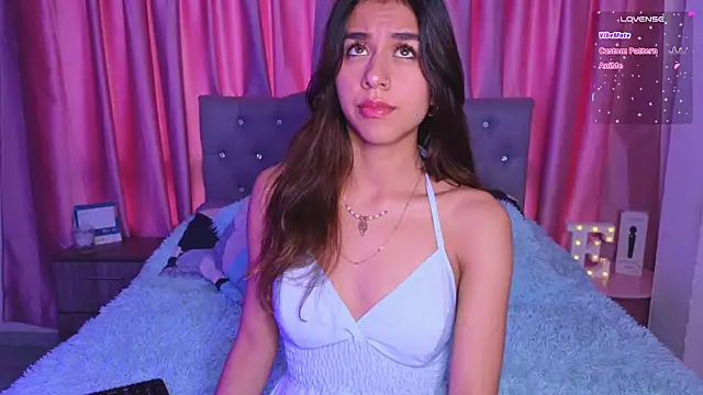 Snapshot of Emiily_Scott1 chatting on November 26, 5:58 pm Emiily Scott1 online show from November 26, 5:58 pm