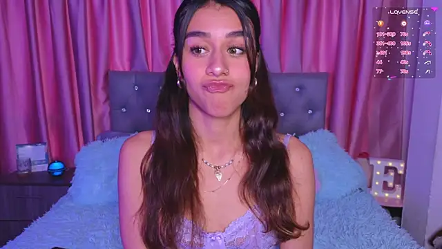 Snapshot of Emiily_Scott1 chatting on December 2, 9:10 pm Emiily Scott1 online show from December 2, 9:10 pm