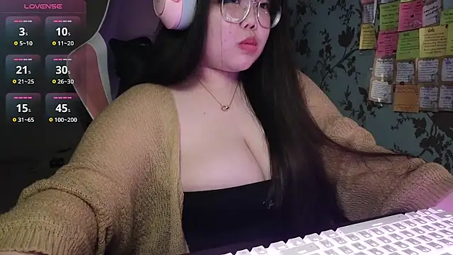 ANNELIESE  online show from December 4, 8:18 pm