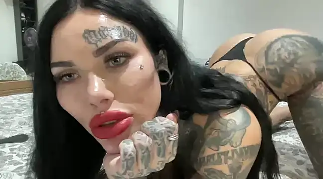 Snapshot of claudiacvc95 chatting on December 4, 12:03 pm claudiacvc95 online show from December 4, 12:03 pm