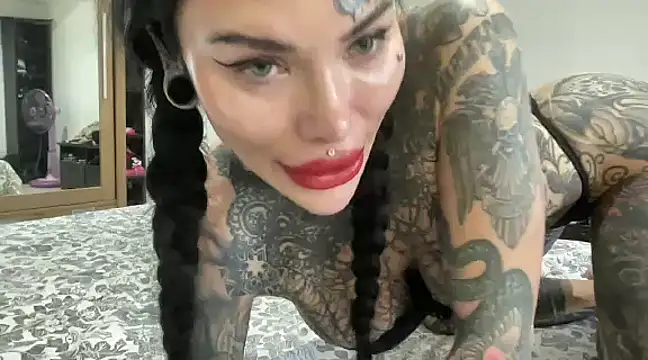 Snapshot of claudiacvc95 chatting on December 7, 4:42 am claudiacvc95 online show from December 7, 4:42 am