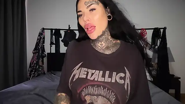 Snapshot of claudiacvc95 chatting on October 19, 4:02 am claudiacvc95 online show from October 19, 4:02 am