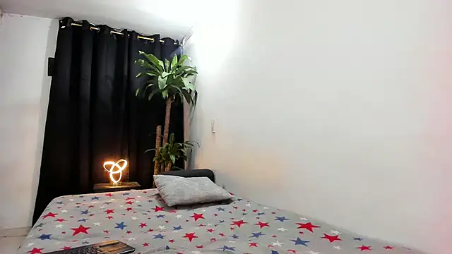 Snapshot of Lia-y-felipe chatting on July 6, 10:56 pm Lia-y-felipe online show from July 6, 10:56 pm