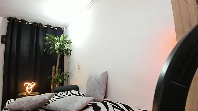 Snapshot of Lia-y-felipe chatting on July 30, 11:48 pm Lia-y-felipe online show from July 30, 11:48 pm