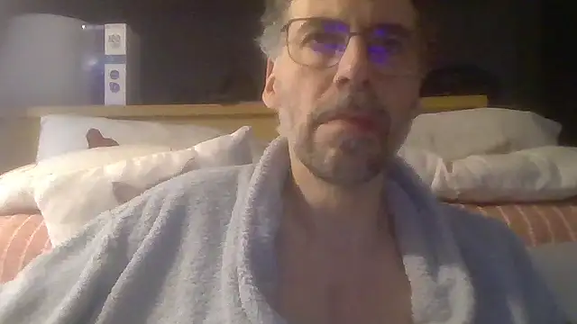 Snapshot of ptitcanard60600 chatting on November 30, 10:47 pm ptitcanard60600 online show from November 30, 10:47 pm