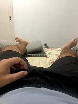 Snapshot of jhoshc-r chatting on December 4, 4:32 am jhoshc-r online show from December 4, 4:32 am