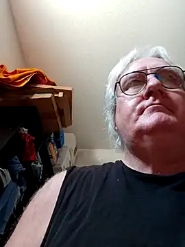 Snapshot of graham1980 chatting on February 17, 3:53 pm graham1980 online show from February 17, 3:53 pm