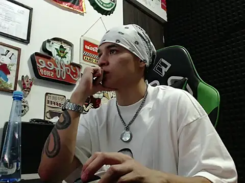 Curly Angel24 online show from November 30, 1:20 am