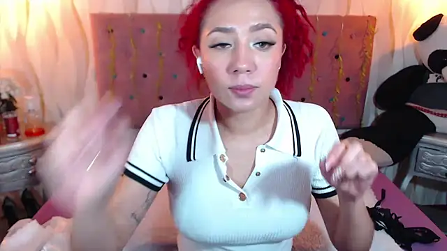 Snapshot of IsabelaLatina chatting on October 22, 2:17 pm IsabelaLatina online show from October 22, 2:17 pm