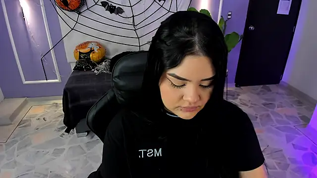 martinasaez online show from October 22, 8:08 pm