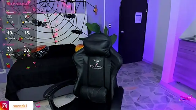 martinasaez online show from October 28, 8:22 pm