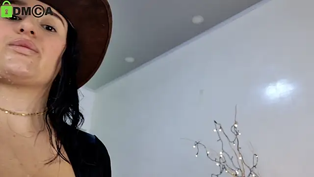 Snapshot of Sisirojas chatting on December 20, 10:54 pm Sisirojas online show from December 20, 10:54 pm