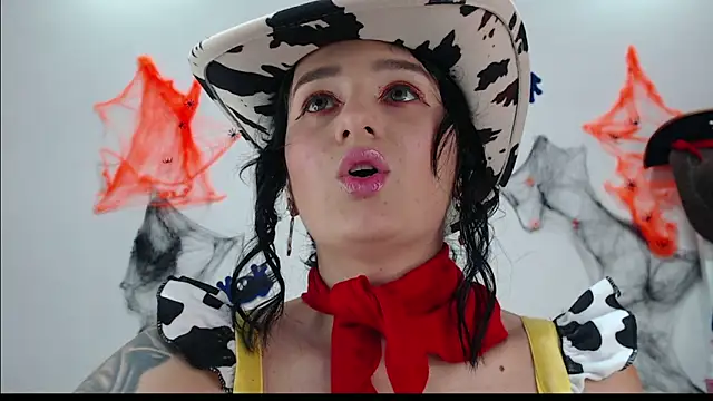 Snapshot of Sisirojas chatting on October 31, 2:12 am Sisirojas online show from October 31, 2:12 am