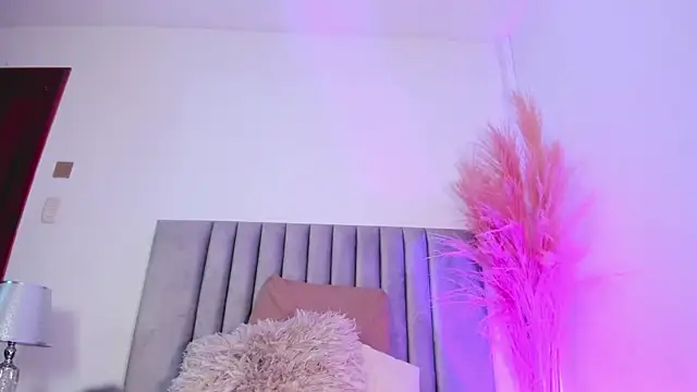 NoraDasilva online show from December 28, 6:28 am