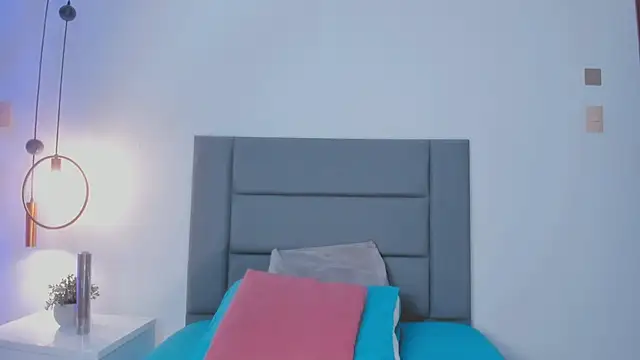 NoraDasilva online show from January 31, 12:50 am