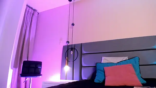 NoraDasilva online show from March 4, 12:39 am