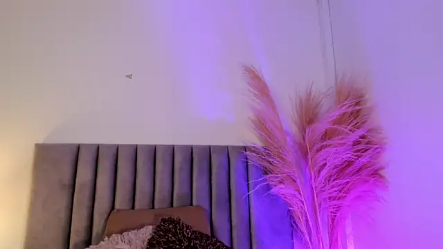 NoraDasilva online show from March 8, 12:33 am