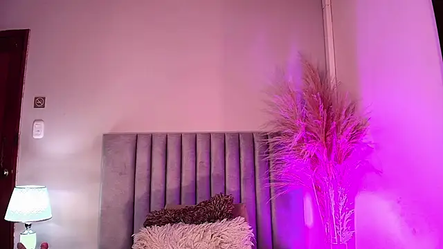 NoraDasilva online show from September 10, 12:43 am