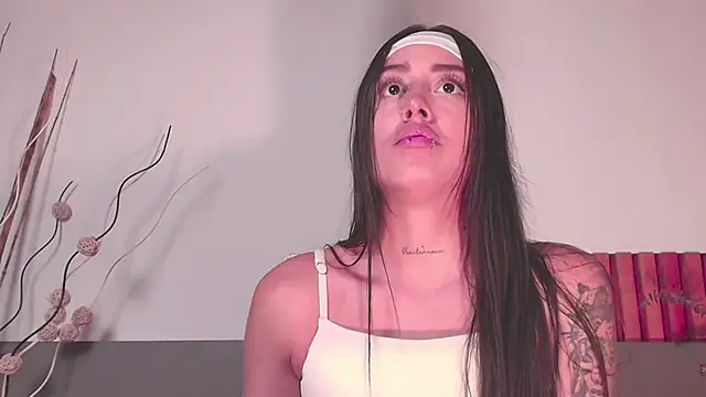 NoraDasilva online show from September 29, 11:20 pm