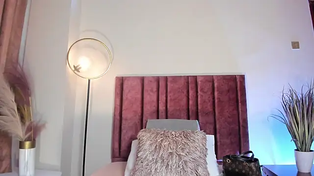 NoraDasilva online show from January 6, 12:36 am