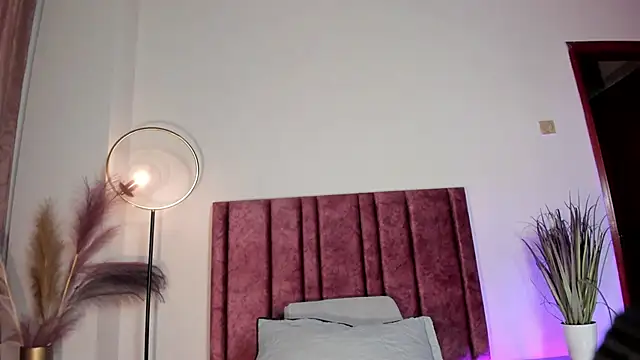 NoraDasilva online show from March 4, 10:16 pm