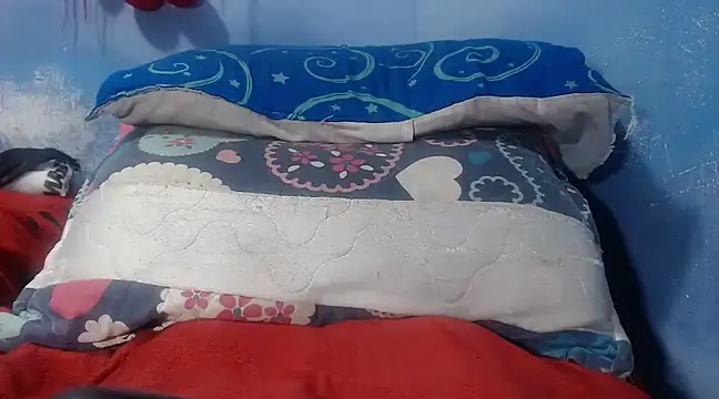 Snapshot of ebony_cristal1 chatting on December 19, 5:29 am ebony cristal1 online show from December 19, 5:29 am