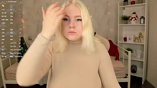 Snapshot of art_lovee chatting on December 13, 1:04 am art lovee online show from December 13, 1:04 am