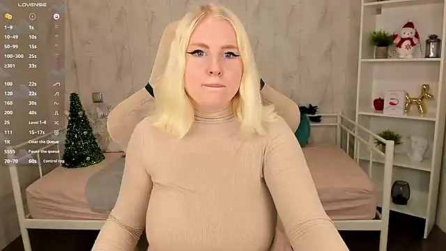 Snapshot of art_lovee chatting on December 13, 7:47 am art lovee online show from December 13, 7:47 am