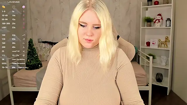 Snapshot of art_lovee chatting on December 22, 1:12 am art lovee online show from December 22, 1:12 am