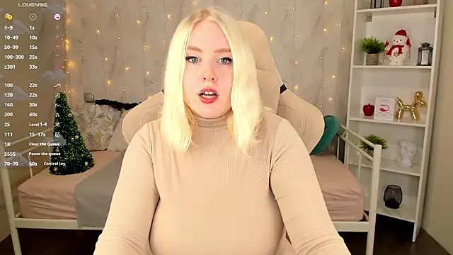 Snapshot of art_lovee chatting on December 22, 7:44 am art lovee online show from December 22, 7:44 am