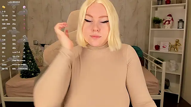 Snapshot of art_lovee chatting on January 6, 1:53 am art lovee online show from January 6, 1:53 am