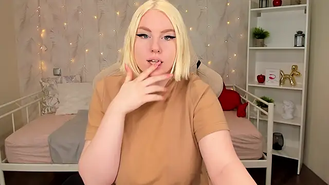 Snapshot of art_lovee chatting on January 9, 1:08 am art lovee online show from January 9, 1:08 am