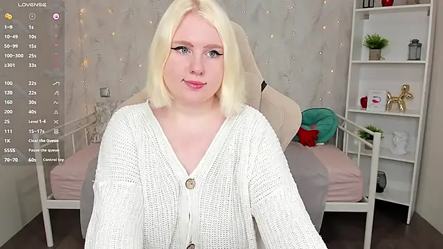 Snapshot of art_lovee chatting on January 23, 4:41 am art lovee online show from January 23, 4:41 am