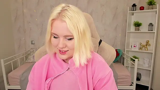 Snapshot of art_lovee chatting on January 27, 1:05 am art lovee online show from January 27, 1:05 am