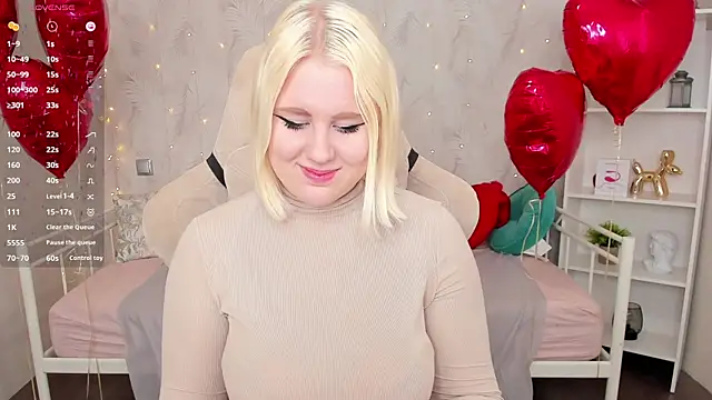 Snapshot of art_lovee chatting on February 6, 4:42 am art lovee online show from February 6, 4:42 am