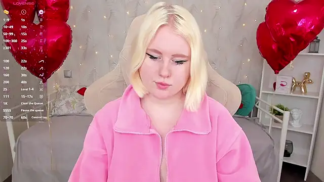 Snapshot of art_lovee chatting on February 8, 4:36 am art lovee online show from February 8, 4:36 am