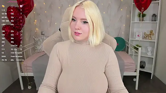 Snapshot of art_lovee chatting on February 17, 7:47 am art lovee online show from February 17, 7:47 am