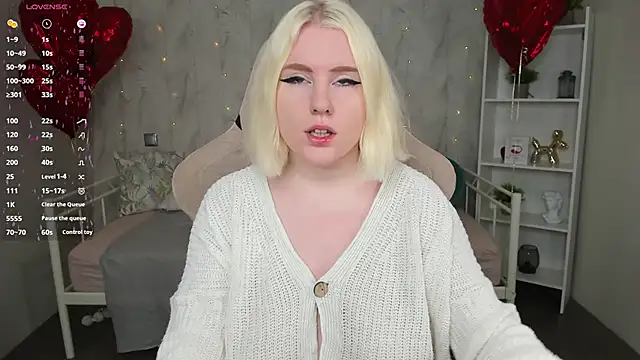 Snapshot of art_lovee chatting on February 19, 1:08 am art lovee online show from February 19, 1:08 am