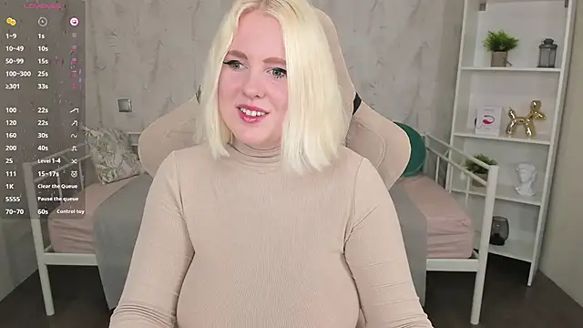 Snapshot of art_lovee chatting on February 22, 4:40 am art lovee online show from February 22, 4:40 am