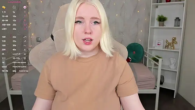 Snapshot of art_lovee chatting on February 26, 11:41 am art lovee online show from February 26, 11:41 am