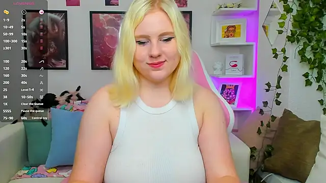 Snapshot of art_lovee chatting on September 11, 1:06 am art lovee online show from September 11, 1:06 am